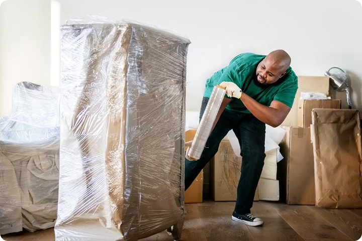 Clutter team picking up items from a home